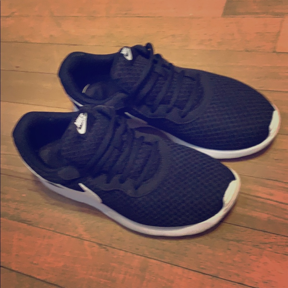 Nike sneakers - worn once - like brand new🌸NO BOX